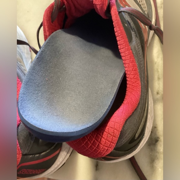 Saucony size 11 Women’s Running Shoes pink and silver Style S10350-2 - Picture 12 of 16